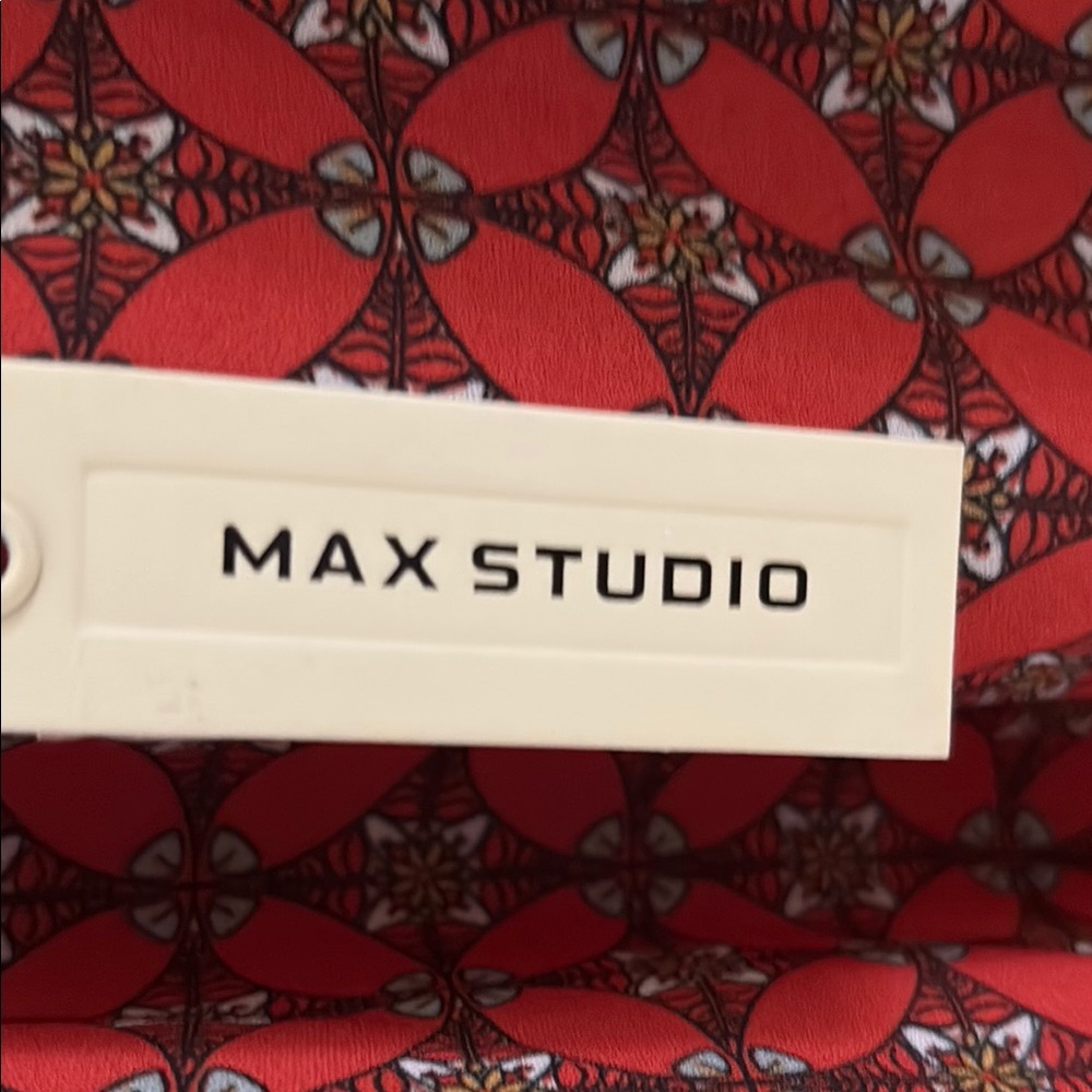 Red Patterned Sleeveless Top - Picture 3 of 4